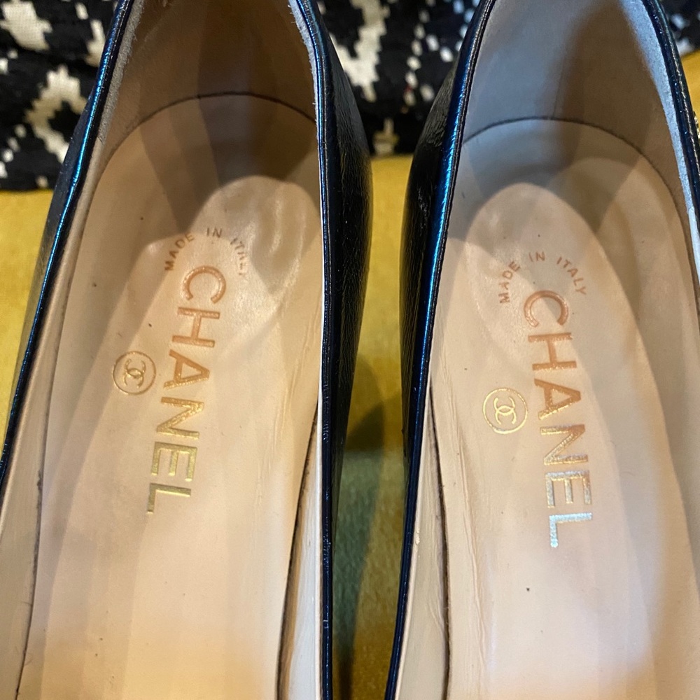 Chanel Heels Black and Gold accent - Picture 3 of 5